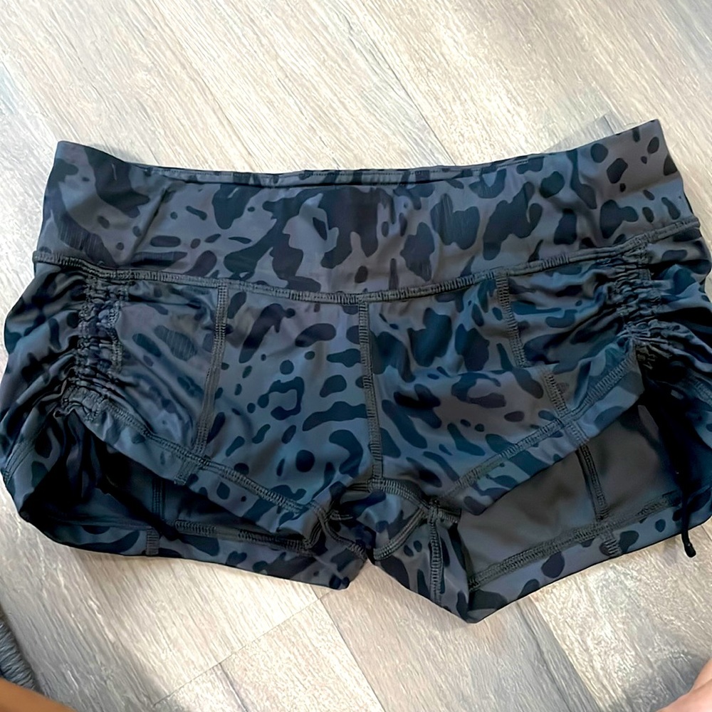 EUC LULULEMON hot yoga shorts
